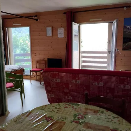 Confortable A - 40 M² - Vue Sur La Montagne 아파트